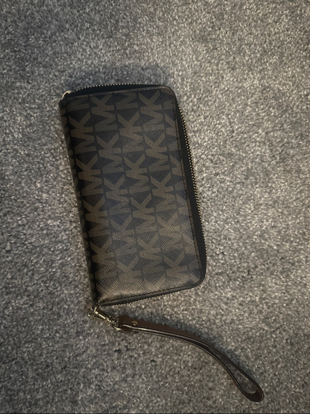 Michael Kors Brown and Black Signature Zip Wristlet Wallet - Picture 2 of 3